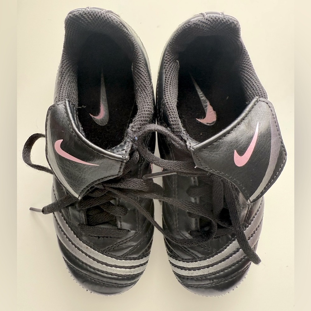 Nike Girls Soccer Cleats Sz 11C Athletic Spikes Shoes Black & Pink 316737-061 - Picture 9 of 9